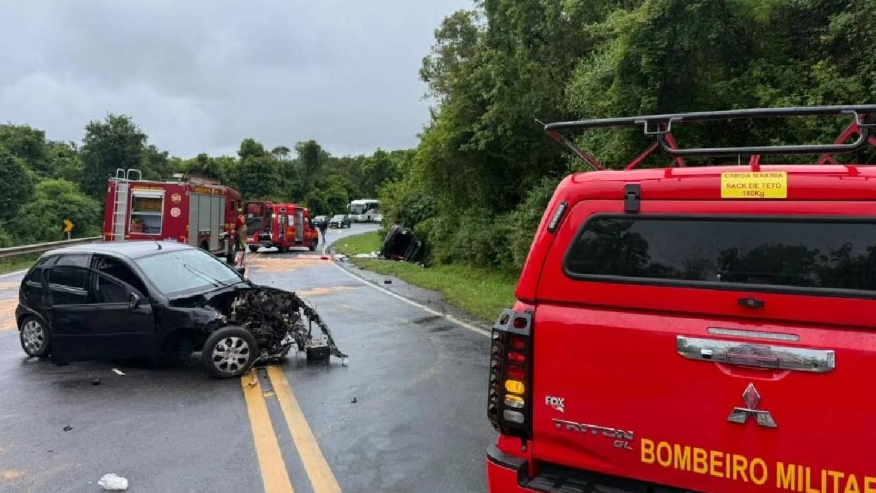 Acidente entre três veículos deixa feridos na BR-470, em Bento