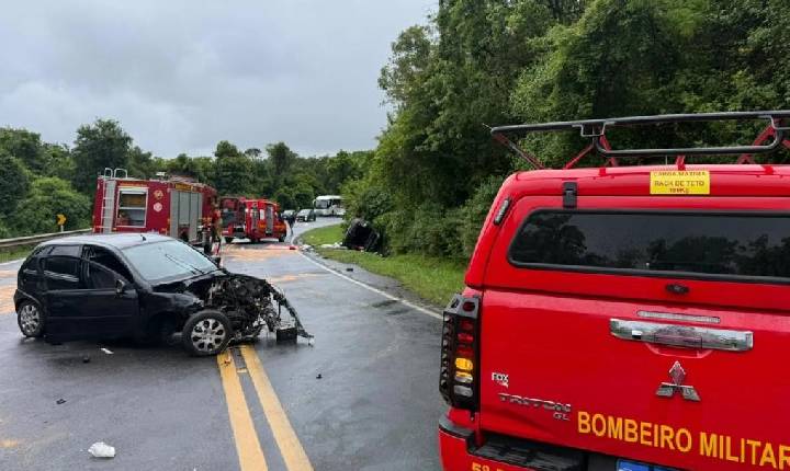 Acidente entre três veículos deixa feridos na BR-470, em Bento