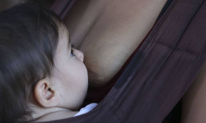 Amamentação reduz risco de doença cardíaca na mãe