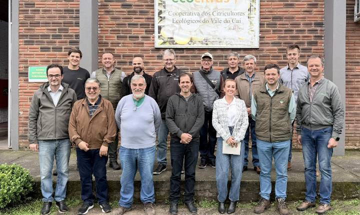 Assiferto RS conhece modelo de economia circular da Ecocitrus e amplia diálogo sobre aproveitamento de resíduos