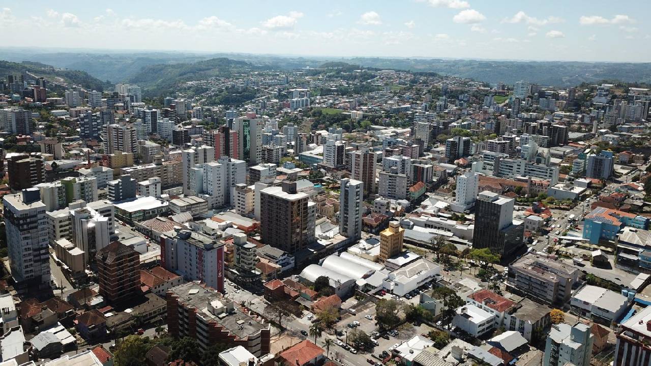 Bento mantém saldo positivo de vagas em julho, mas ritmo segue lento