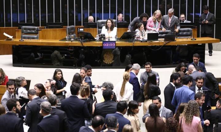 Câmara aprova regime de urgência para sete projetos de lei