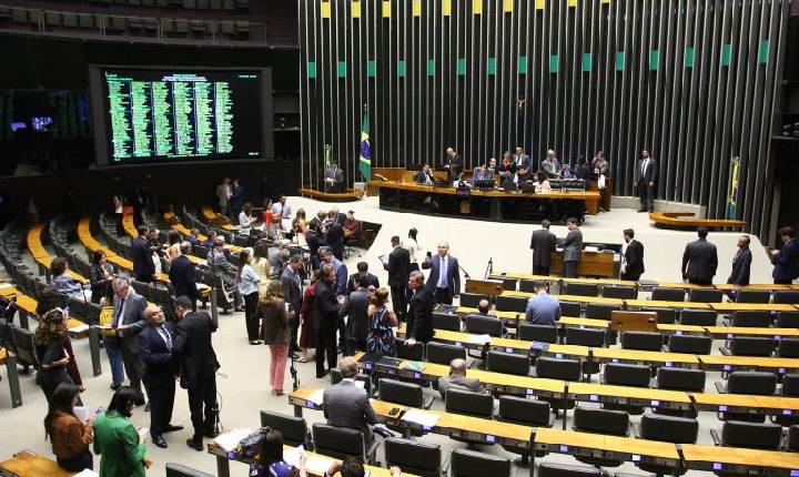 Câmara pode votar proposta que obriga SUS a aceitar exames da rede privada