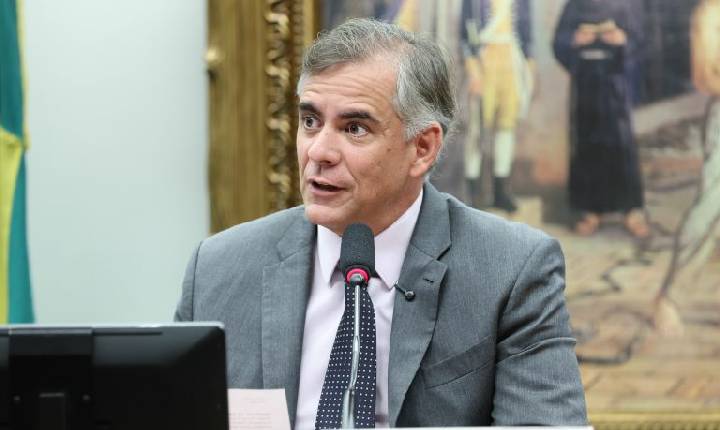 CCJ aprova propostas como fim da escala 6X1 e redução da maioridade penal no primeiro semestre