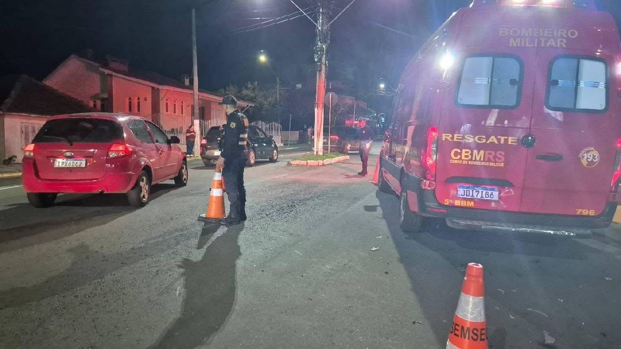 Colisão entre carro e moto deixa casal ferido no São Roque, em Bento