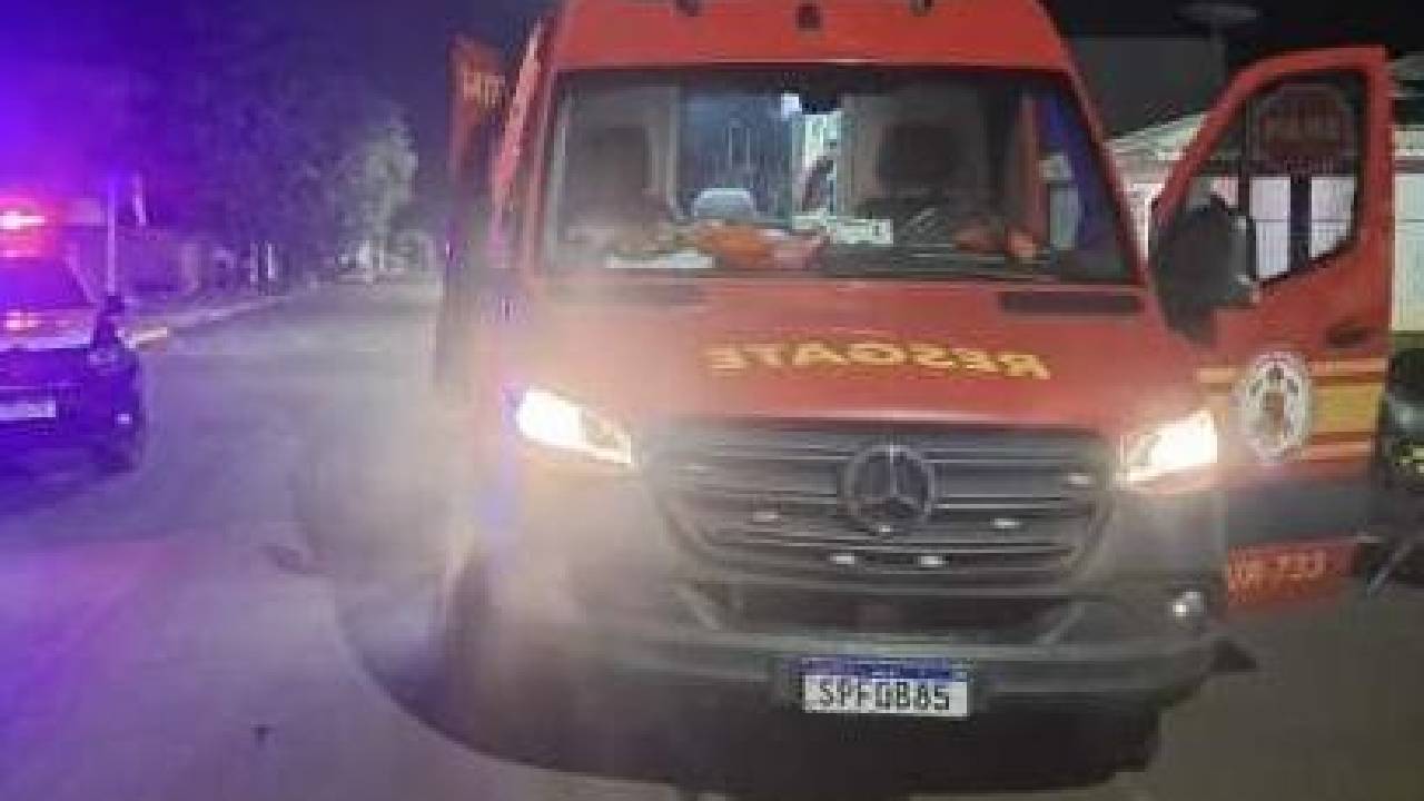 Colisão entre carro e moto deixa dois feridos no bairro Progresso, em Bento