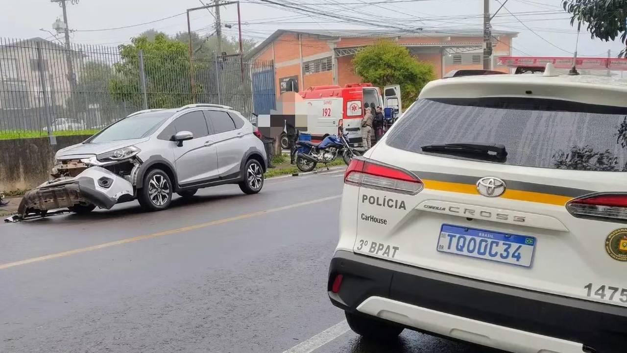 Colisão entre carro e moto deixa motociclista ferido em Bento