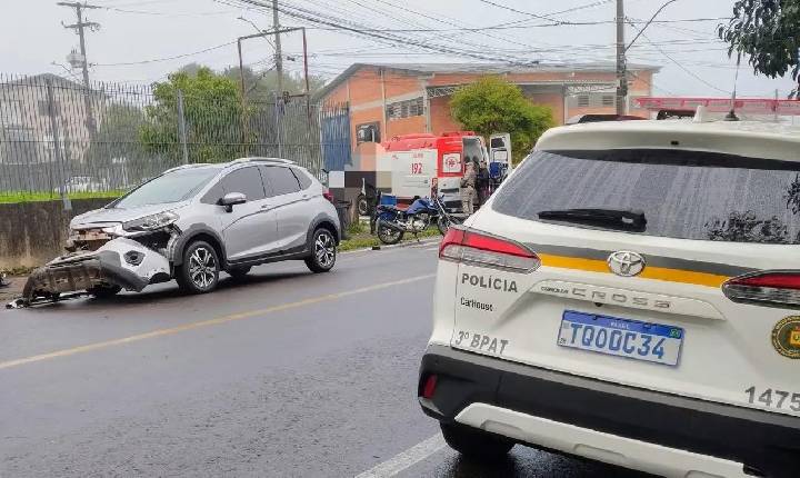 Colisão entre carro e moto deixa motociclista ferido em Bento