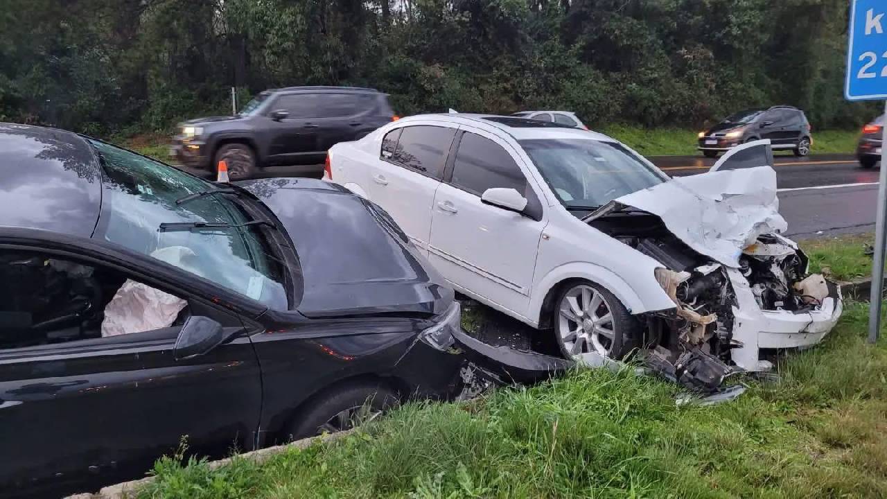 Colisão entre dois veículos deixa uma pessoa ferida na BR-470 em Garibaldi