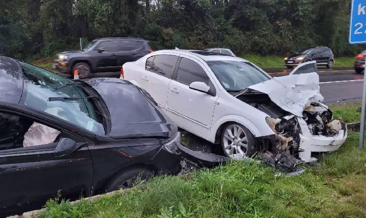 Colisão entre dois veículos deixa uma pessoa ferida na BR-470 em Garibaldi
