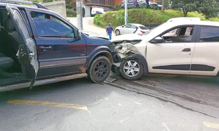 Colisão expõe motorista sem habilitação após mulher ficar ferida em Bento