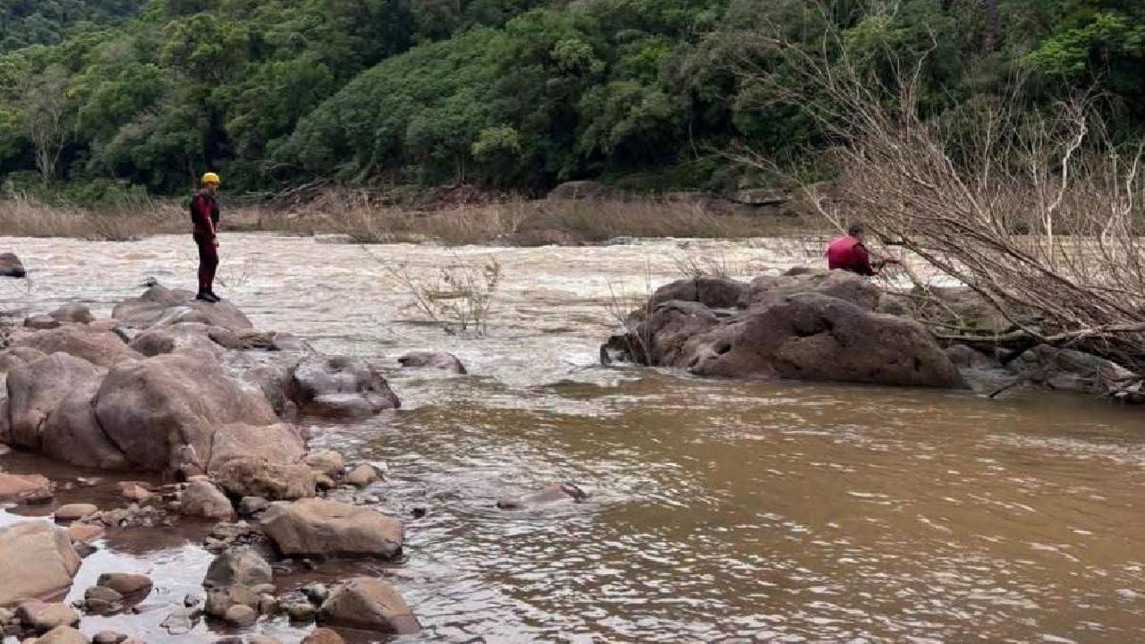 Corpo de mulher é localizado no Rio Carreiro após 30h de buscas