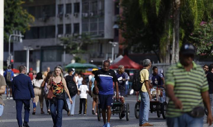 Crescimento populacional caiu para 0,37% em 2026, estima IBGE