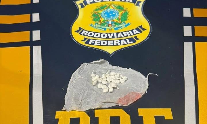 Dupla é presa com cocaína e dinheiro dentro do tênis em Bento