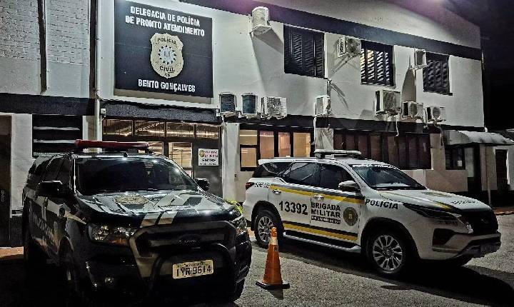 Dupla é presa em flagrante por furto após ser identificada por câmeras de segurança em Bento