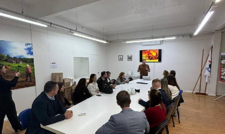 Equipes da ExpoBento e Fenavinho participam de qualificação em combate a incêndio