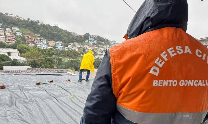 Estragos da chuva mobilizam Defesa Civil em Bento