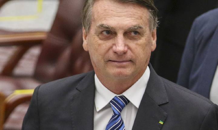 Exército entrega armas de Bolsonaro à PF e informa falta de duas