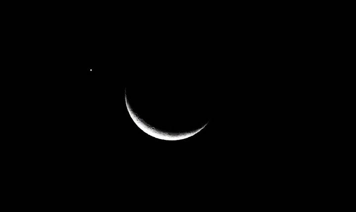 Fenômeno de planetas alinhados com a Lua pode ser observado a olho nu 