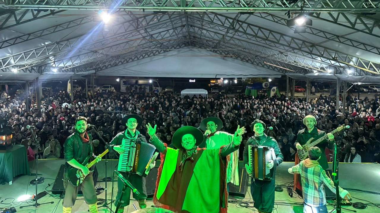 Festejos Farroupilhas movimenta o Largo Carlos Fetter no primeiro fim de semana de evento