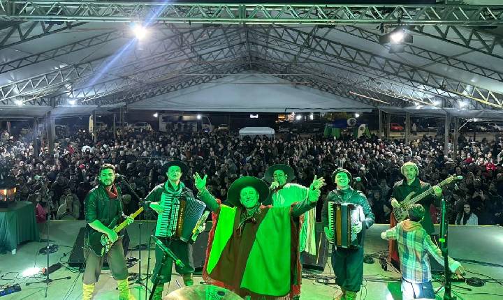Festejos Farroupilhas movimenta o Largo Carlos Fetter no primeiro fim de semana de evento