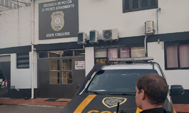 Foragida com pena de 8 anos por tráfico é presa em Bento