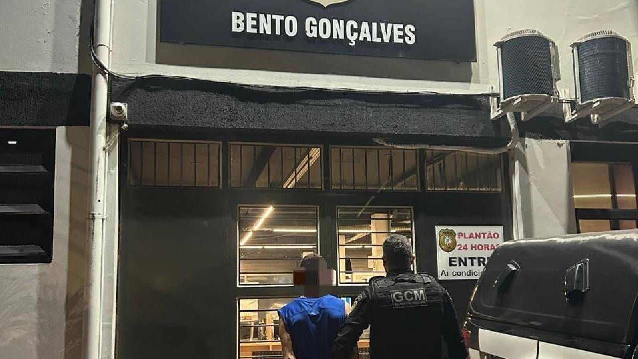 Foragido por tentativa de homicídio contra o pai é preso pela GCM em Bento