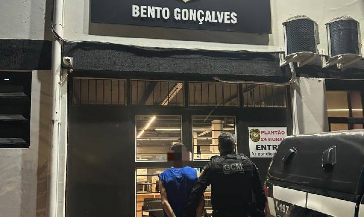 Foragido por tentativa de homicídio contra o pai é preso pela GCM em Bento