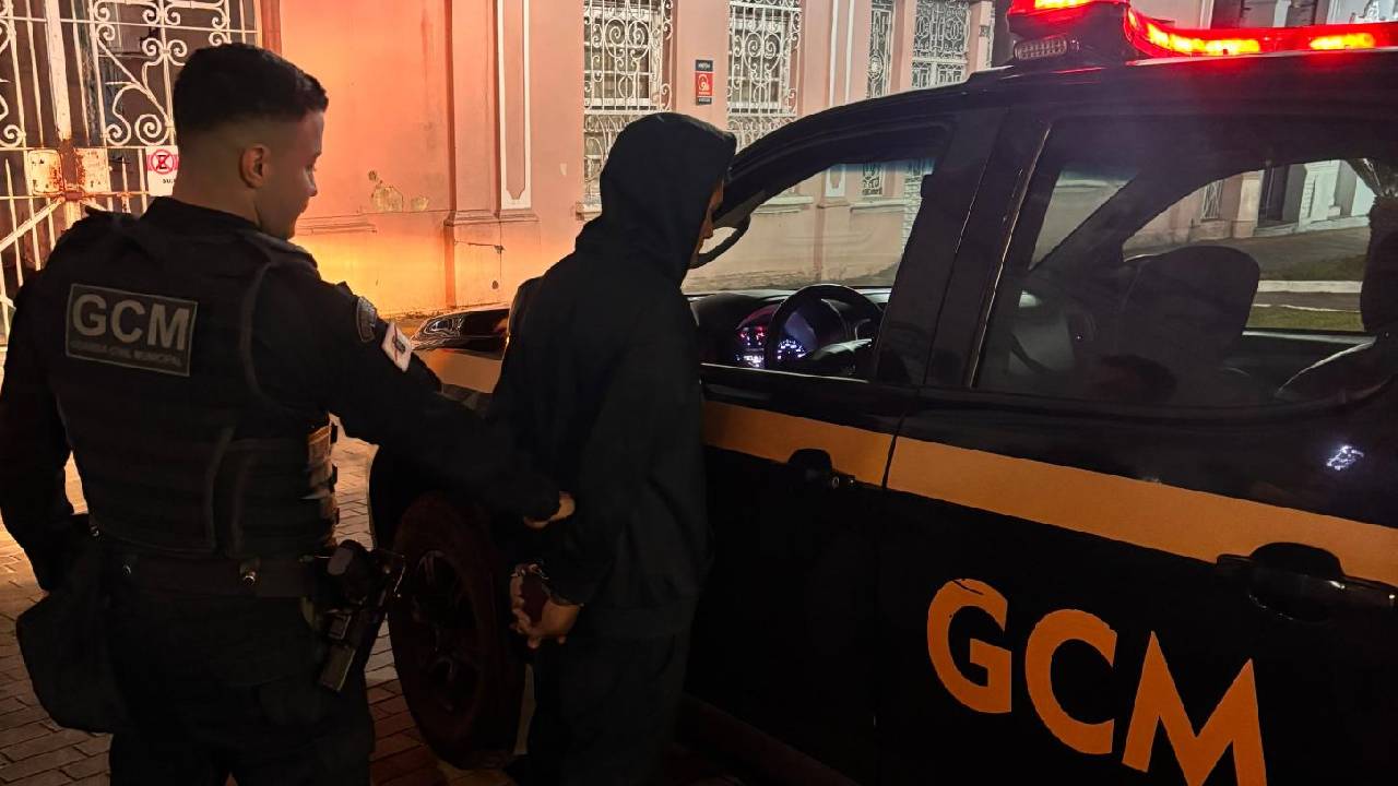 GCM captura homem foragido da Justiça no centro de Bento