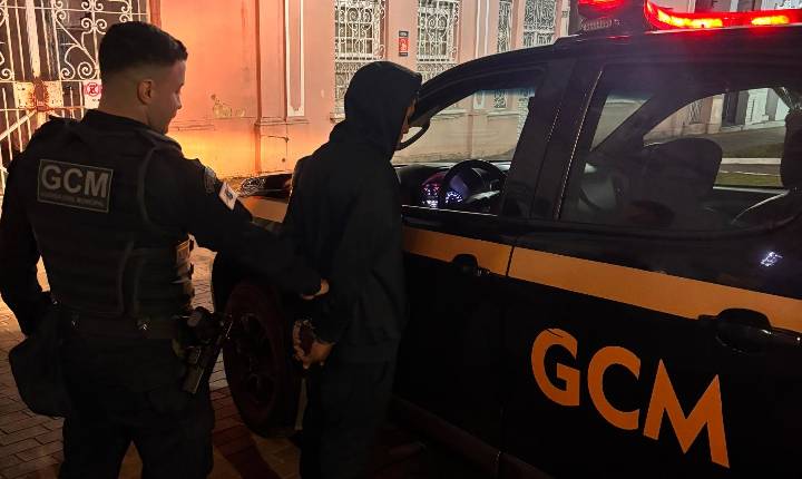 GCM captura homem foragido da Justiça no centro de Bento