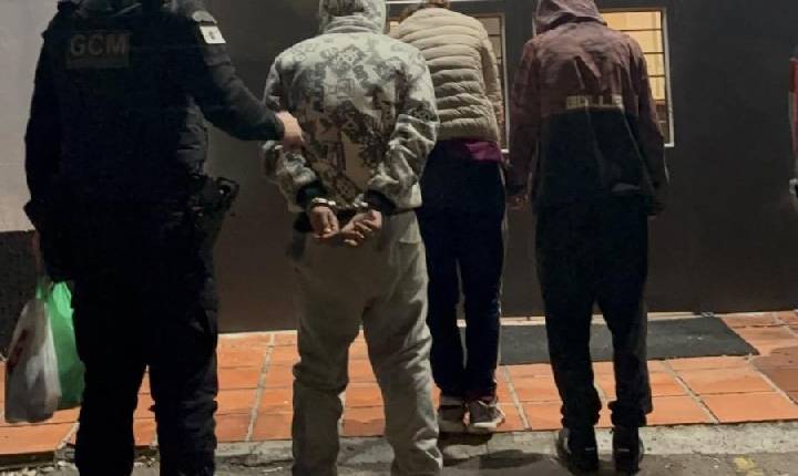 GCM prende dupla e desarticula ponto de drogas em Bento