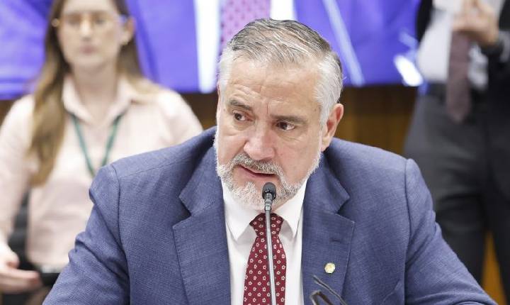 Governo retira pedido de urgência para projeto sobre redução da escala de trabalho