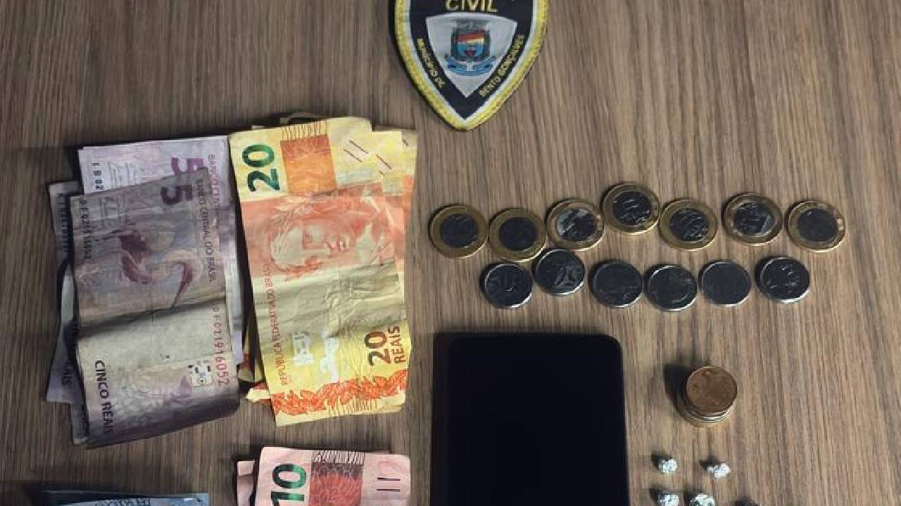Homem é preso por tráfico pela GCM no Juventude, em Bento