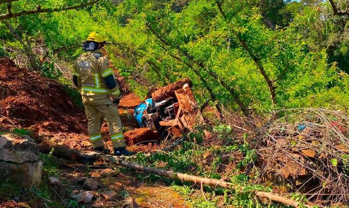 Homem morre após trator tombar em propriedade rural de Farroupilha
