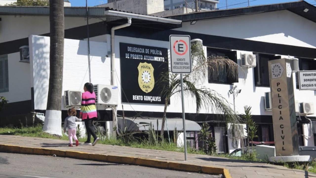 Homem sobrevive a ataque a tiros em plena luz do dia em Bento
