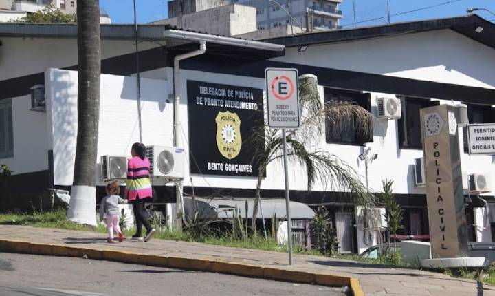 Homem sobrevive a ataque a tiros em plena luz do dia em Bento