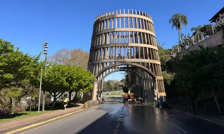 Limpeza da Pipa Pórtico é transferida em razão das condições climáticas