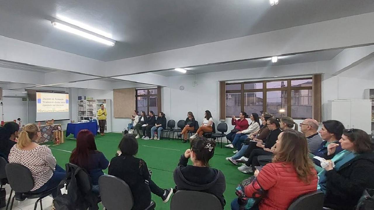 SMED promove formação em equidade racial para professores municipais