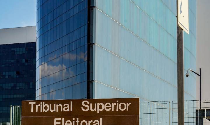 Ministro do TSE proíbe suspensão do canal Exército do Lula 