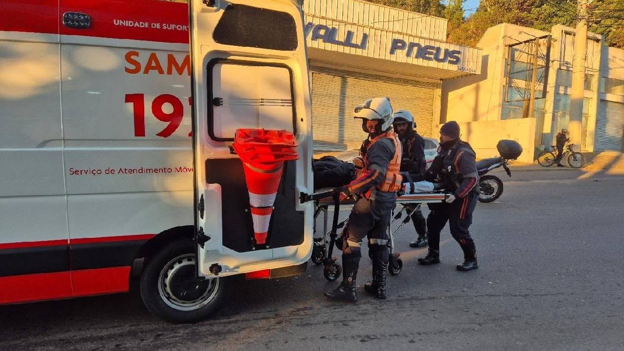 Motociclista fica ferido após colisão com caminhonete no bairro Fenavinho, em Bento