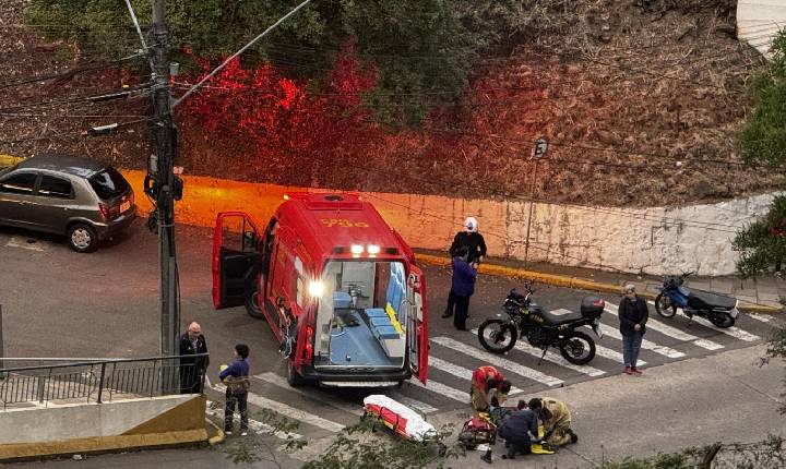 Motociclista fica ferido após colisão com carro próximo à rodoviária de Bento