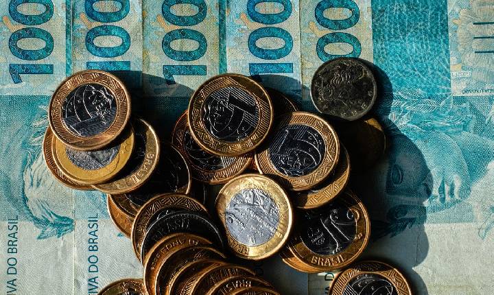 Orçamento de 2027 prevê salário mínimo de R$ 1.741