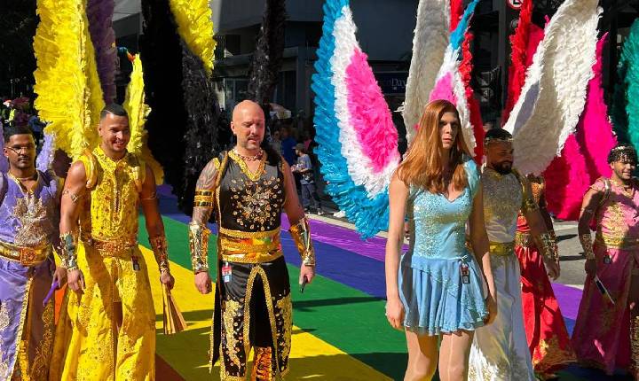 Parada do Orgulho LGBT+ leva à Avenida Paulista imensa urna