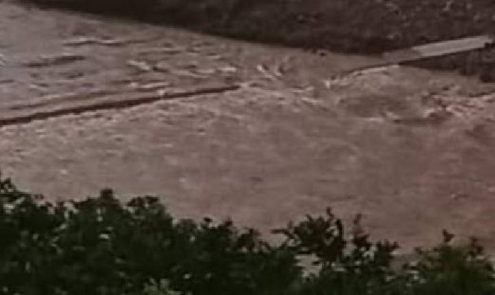 Parte da ponte da ERS-431 cede e preocupa moradores entre Bento e Cotiporã