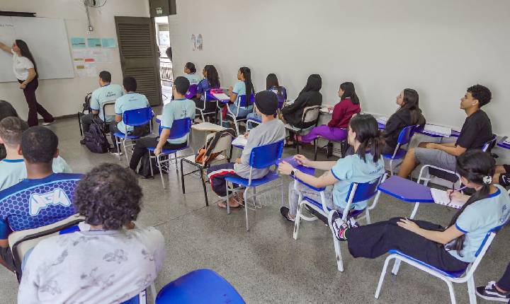 Pé-de-Meia paga hoje 5ª parcela a alunos nascidos em julho e agosto  