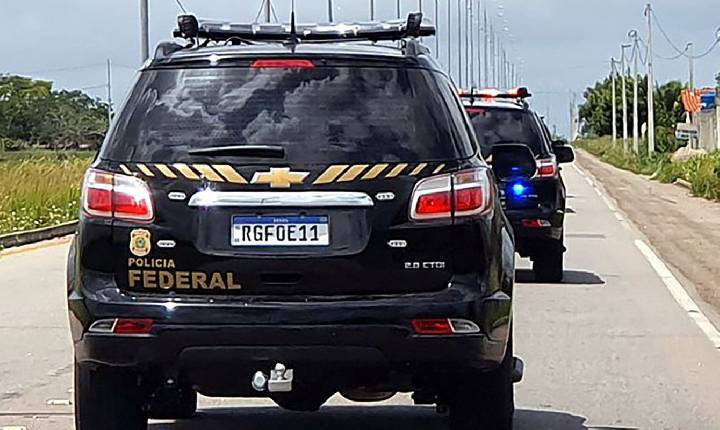PF combate tráfico internacional de drogas em 10 cidades catarinenses