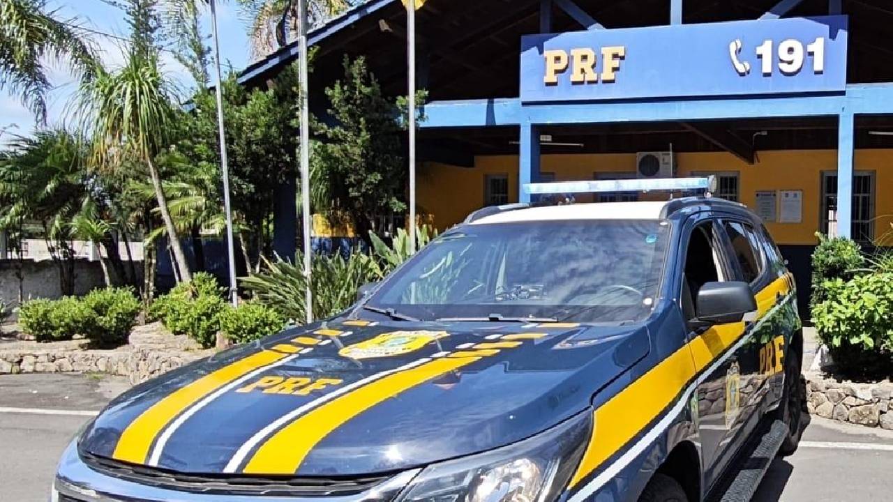 PRF prende foragido que utilizava nome do irmão durante abordagem na BR-470