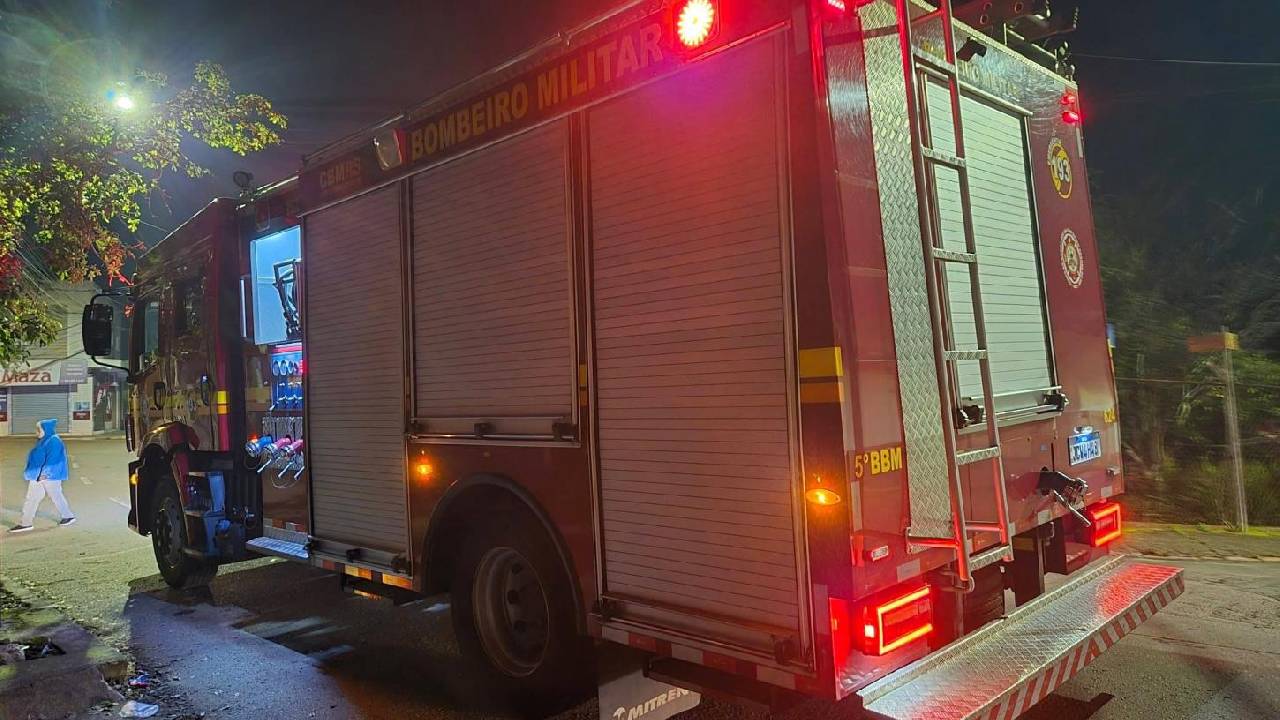 Princípio de incêndio em lareira mobiliza bombeiros no bairro Aparecida, em Bento