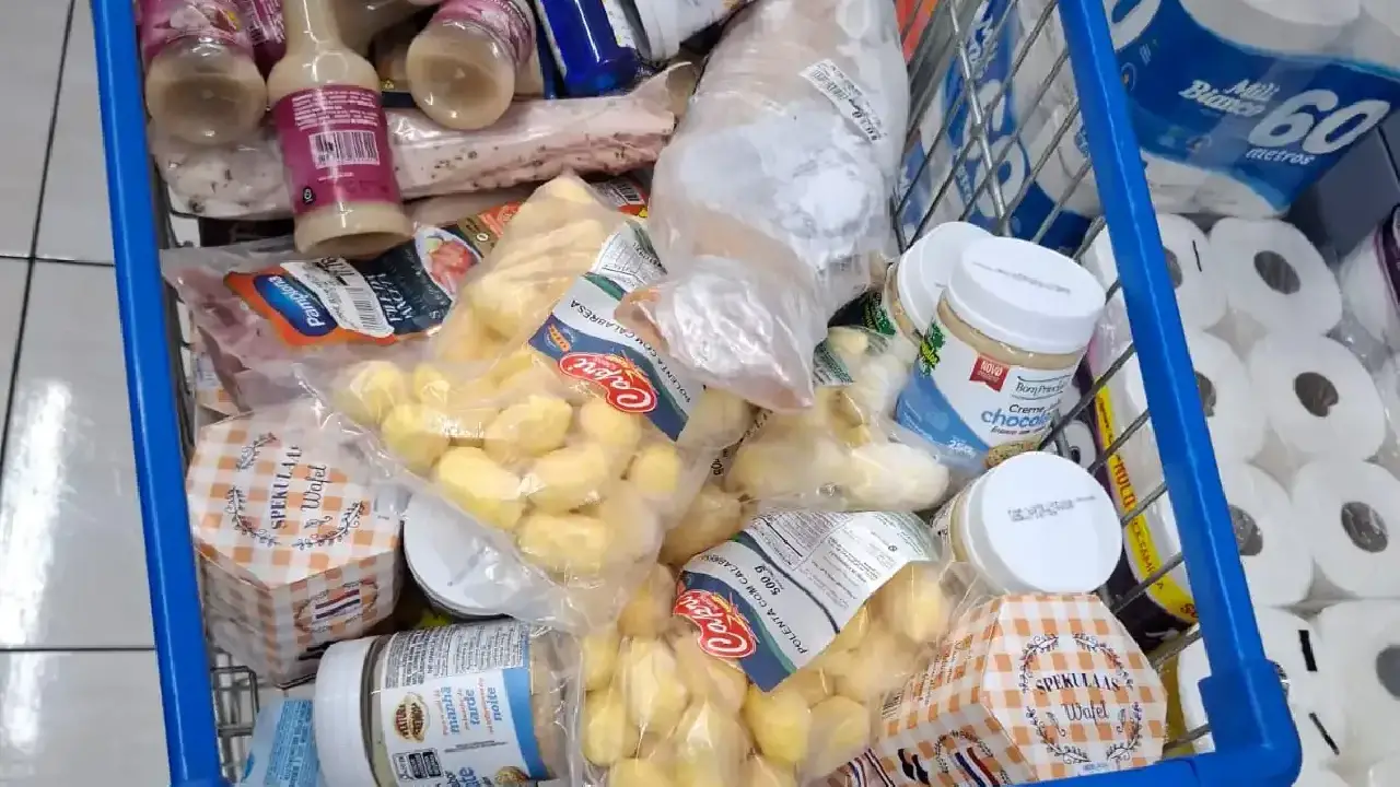 Procon autua supermercados em Bento por produtos vencidos