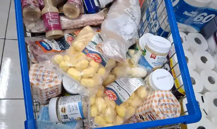 Procon autua supermercados em Bento por produtos vencidos